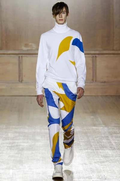 Look 3